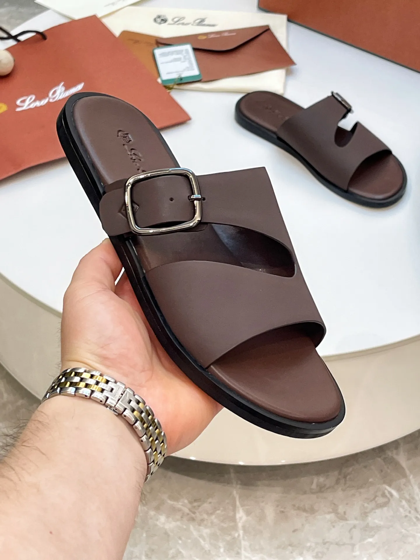 Men's shoes 💰420 Loro Piana, LP's popular spring and summer slippers are synchronized with the new counters, uppers are imported cowhide fabrics from Italy, high-quality splicing technology, soles: original soles specially provided by the original factory, exclusive molded soles are super comfortable, original factory orders, 🔍🔍high quality, you can go in and out of the counter at will, welcome to compare, code number 39-44 (order 38 45 46)